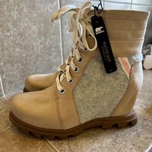 Sorel Joan of Arctic wedge boot (lace up).NWT. 7.5
